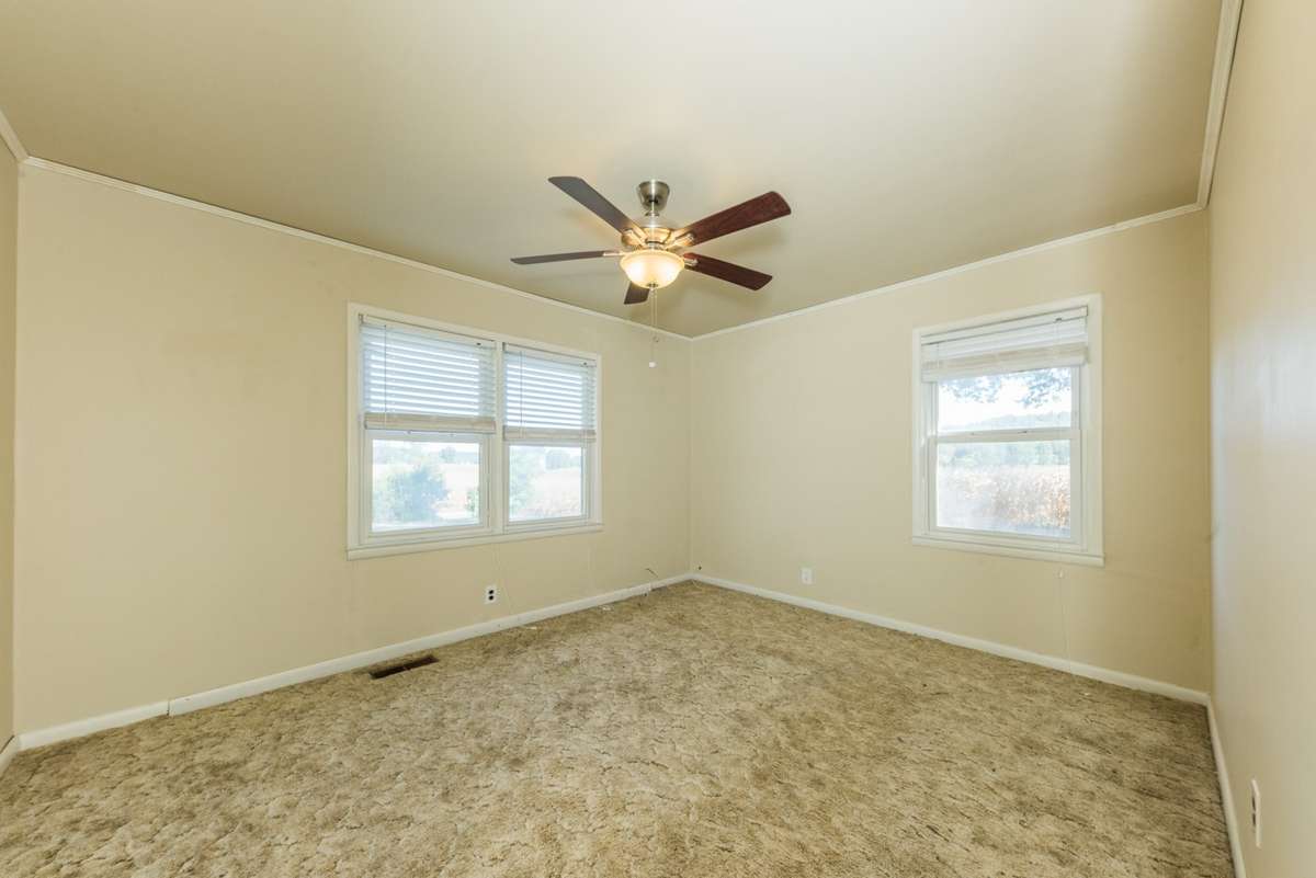 2nd BR 11 x 13 carpet , ceiling fan