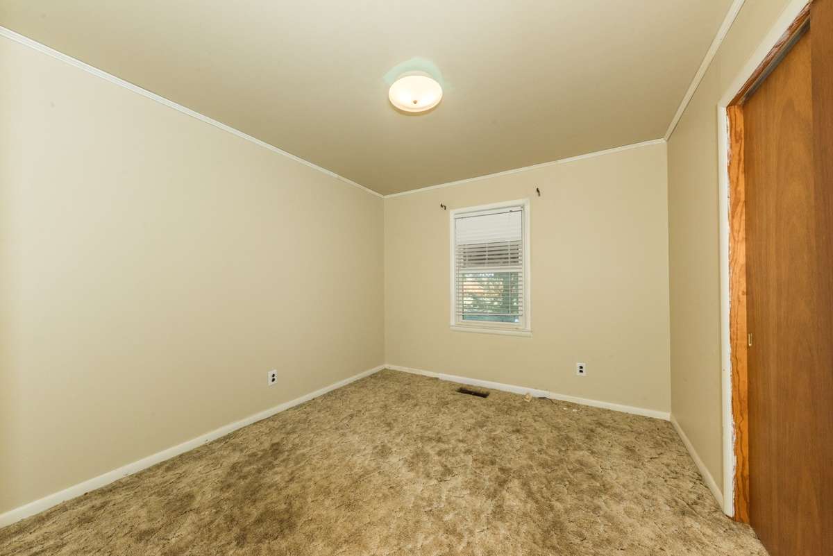 # 3 Bedroom  11 x 13 carpet ceiling fan
