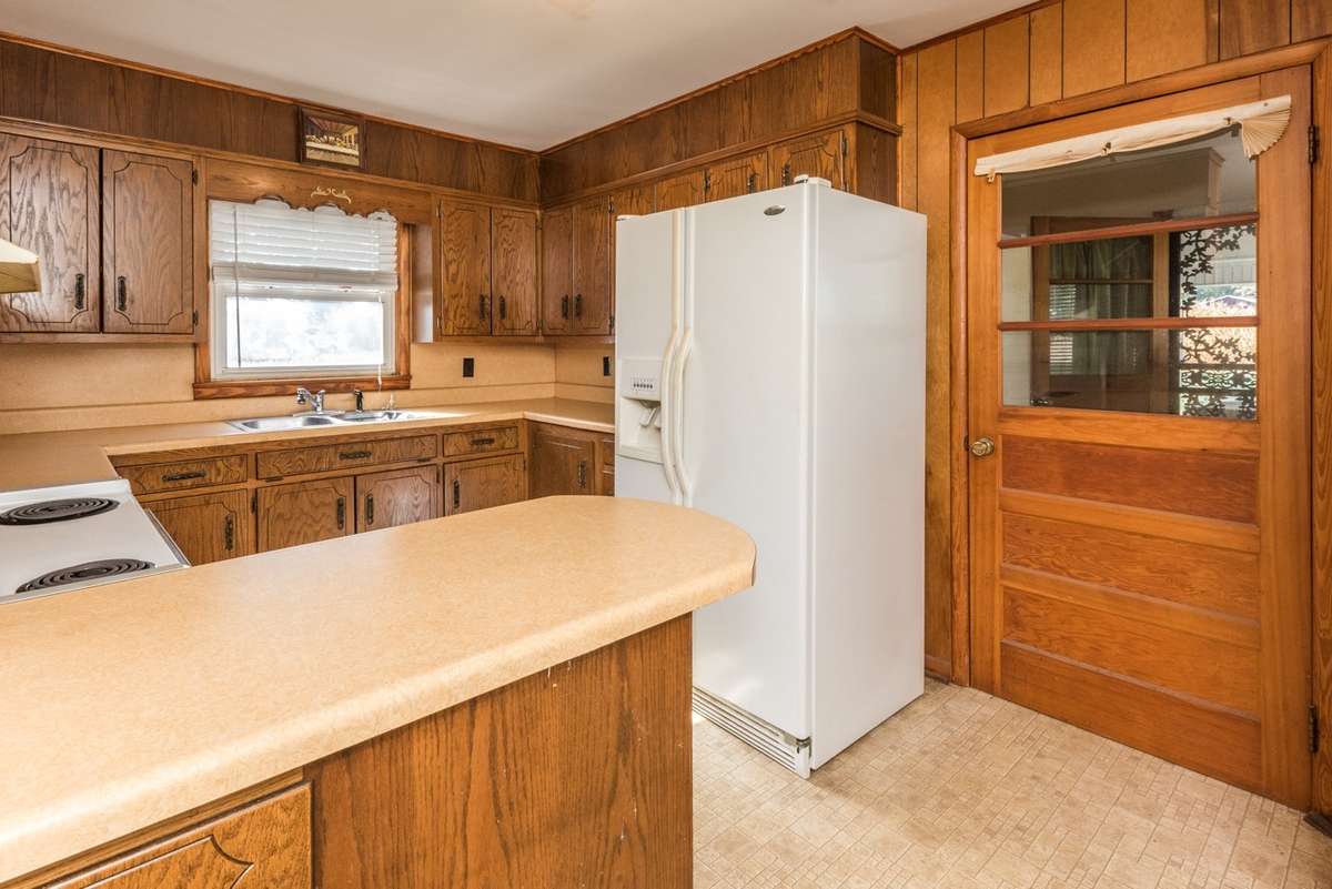 Kitchen , 15 ft 4 inches x 8 ft 7 inches