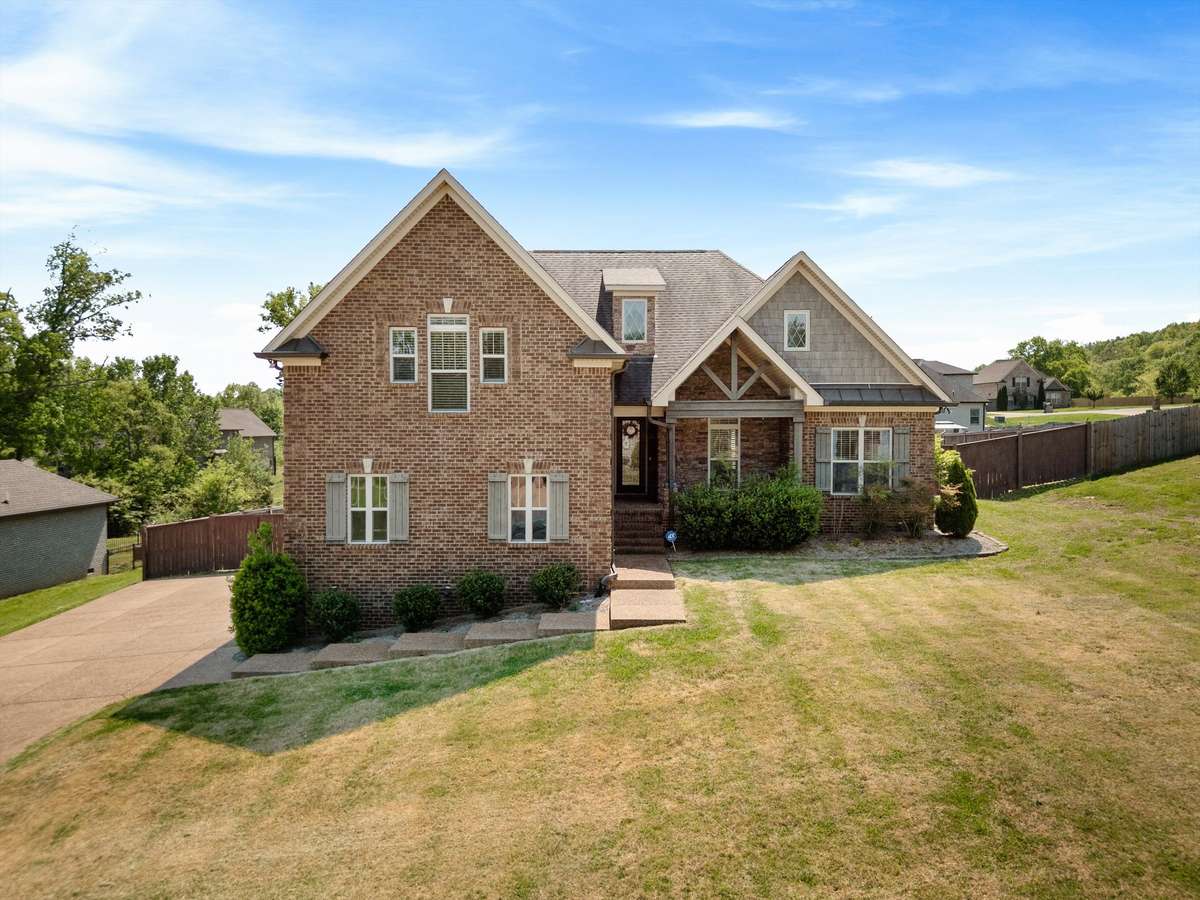 ALL BRICK EASTLAND CONSTRUCTION HOME SITTING ON HALF AN ACRE