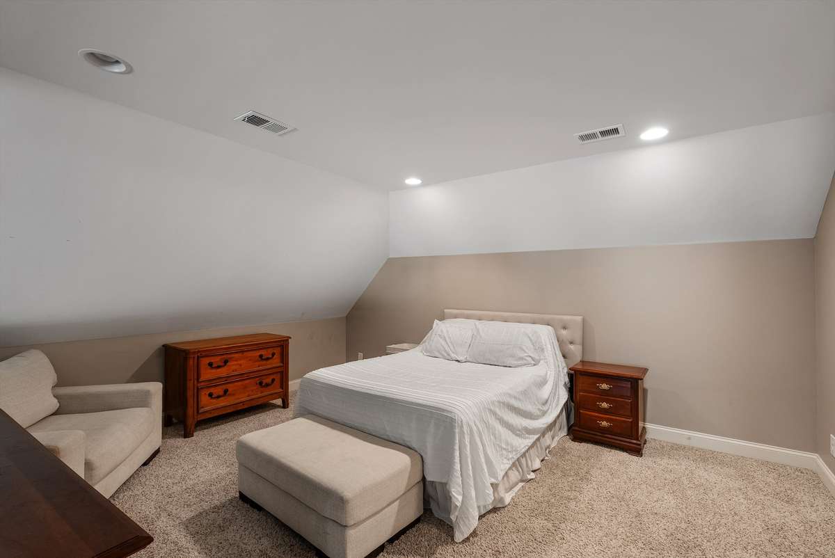BEDROOM/OFFICE/HOBBY ROOM WITH A FULL BATH