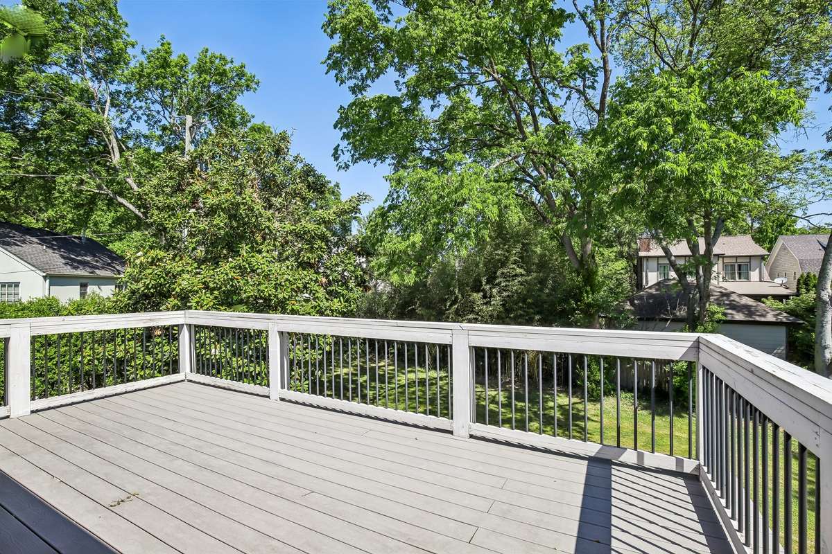 Upper deck with Trex decking and backyard views