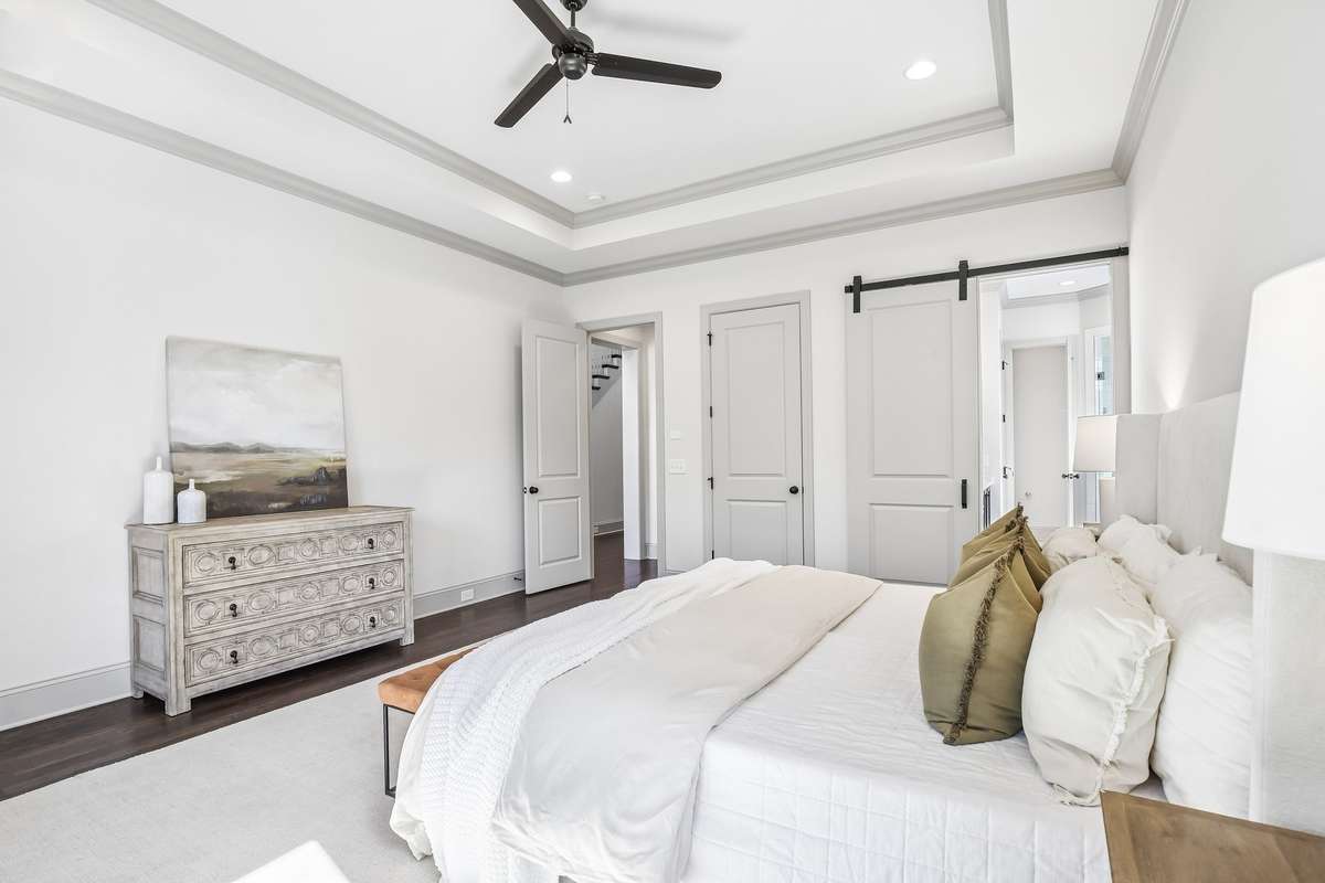 Primary suite with access to en suite bath