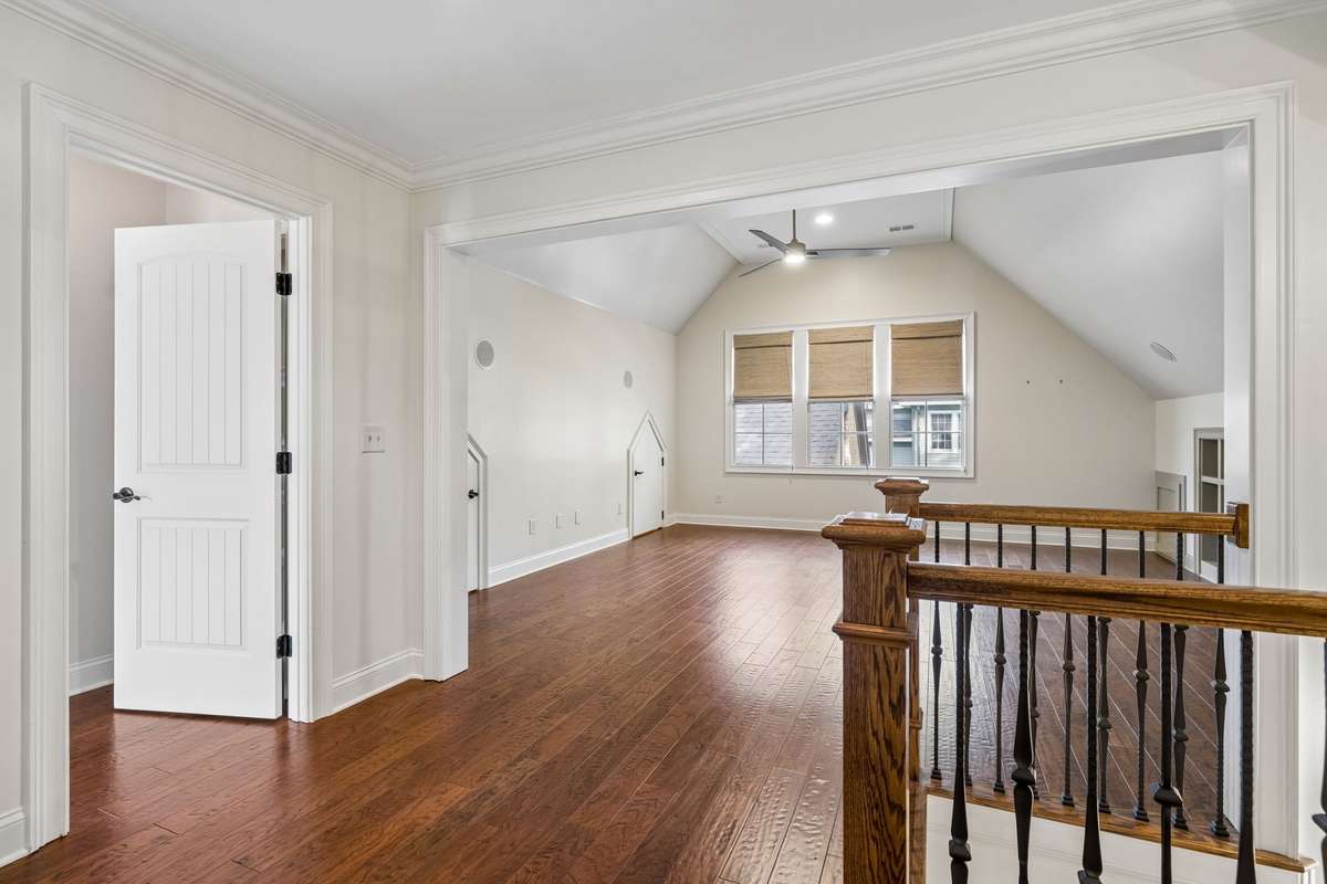 Upstairs, an additional bonus space offers endless possibilities and additional storage.