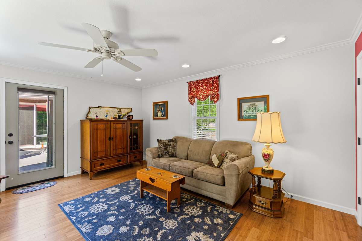 Detached flexible living space