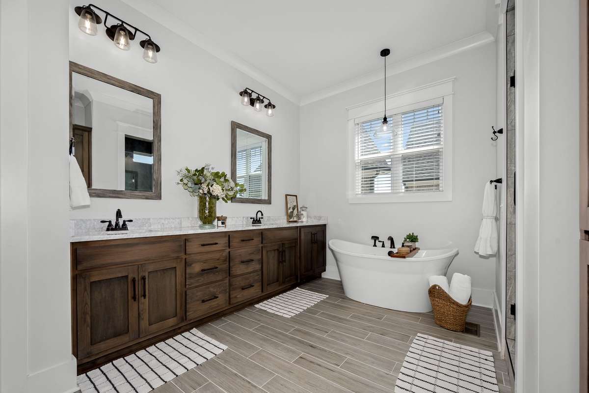 Owner's bathroom