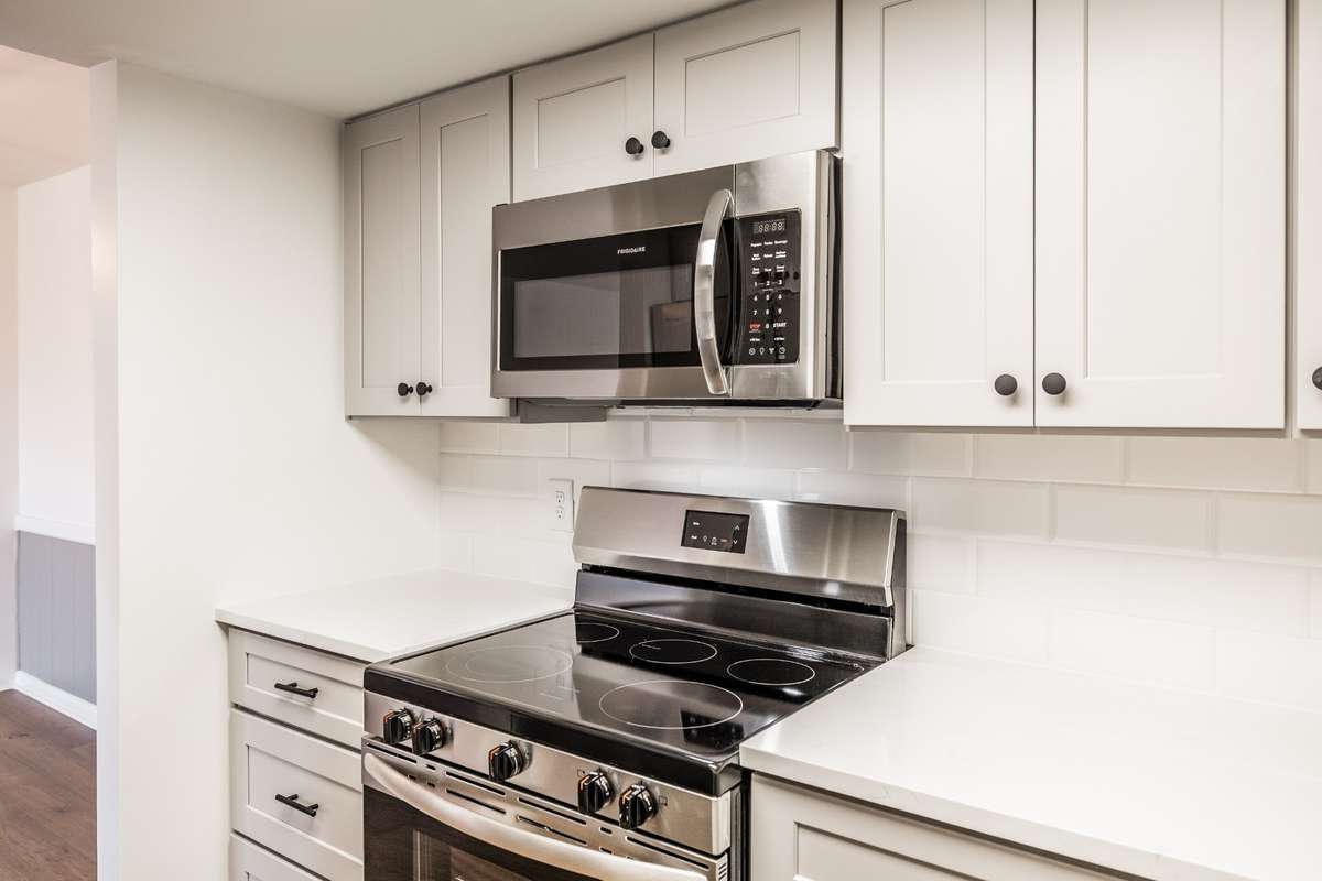 Brand New Appliances, Cabinets & Countertops!