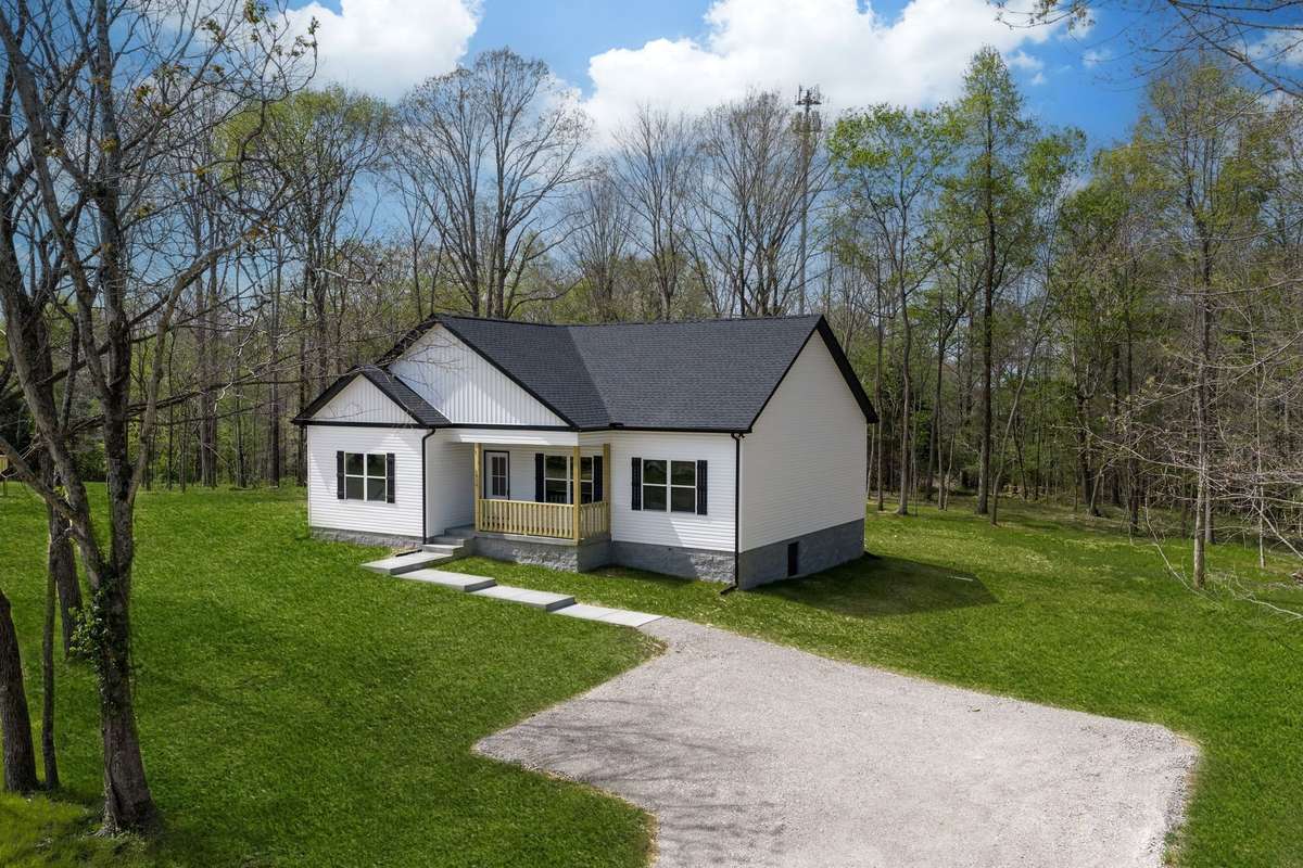 CHARMING CURB APPEAL!
NOTE: Green Grass Edits on Exterior Photos