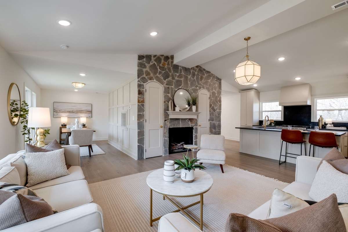 FABULOUS Open Concept Design