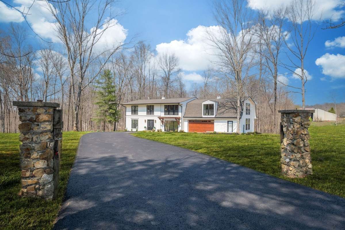 LARGE 2 Car Garage + Long Driveway
* Note: Green Grass Edits on all Exterior Photos