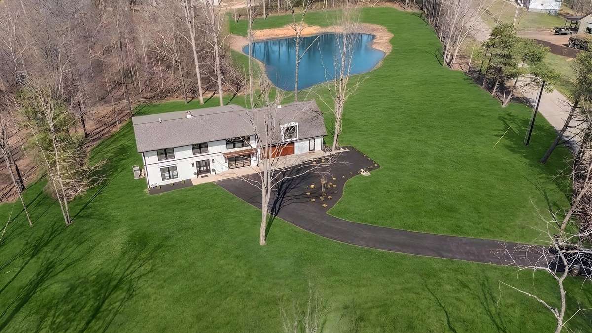 STUNNING "ESTATE HOME" by Rubix Luxury Builder!!!
* Note: Green Grass Edits on all Exterior Photos
