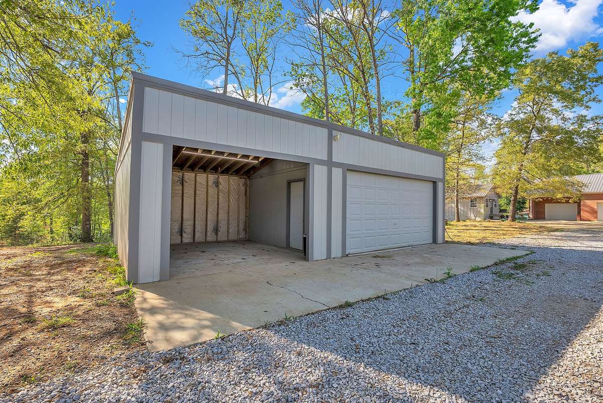 Man Shed / Dad’s Toy Box (16x34 – 544 sq ft):
Spacious 544 sq ft metal man shed built for toys and tools. Perfect for parking 4-wheelers, golf carts, farm equipment, or a sawmill. Includes lighting, multiple outlets, and a garage door with opener.