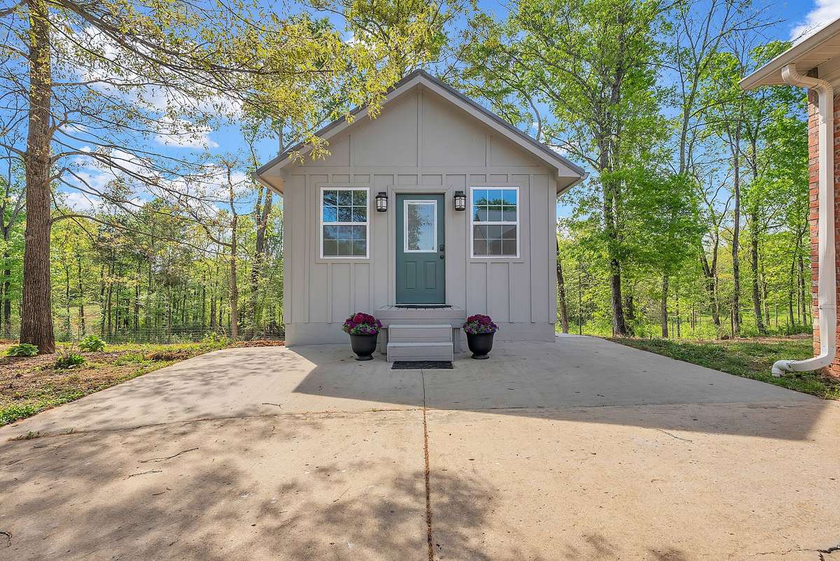 Detached Studio / Flex Space (16' x 24' – 384 sq ft):
Charming studio Built atop a tornado shelter with full power and dedicated HVAC — perfect for home office, guest suite, GYM, music studio, and many more options.