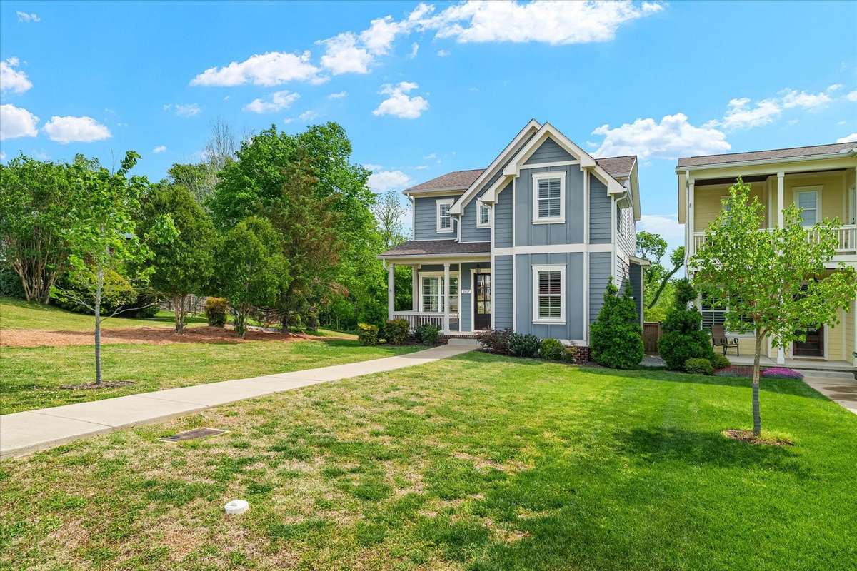 Beautiful home minutes to Shelby Bottoms Greenway!