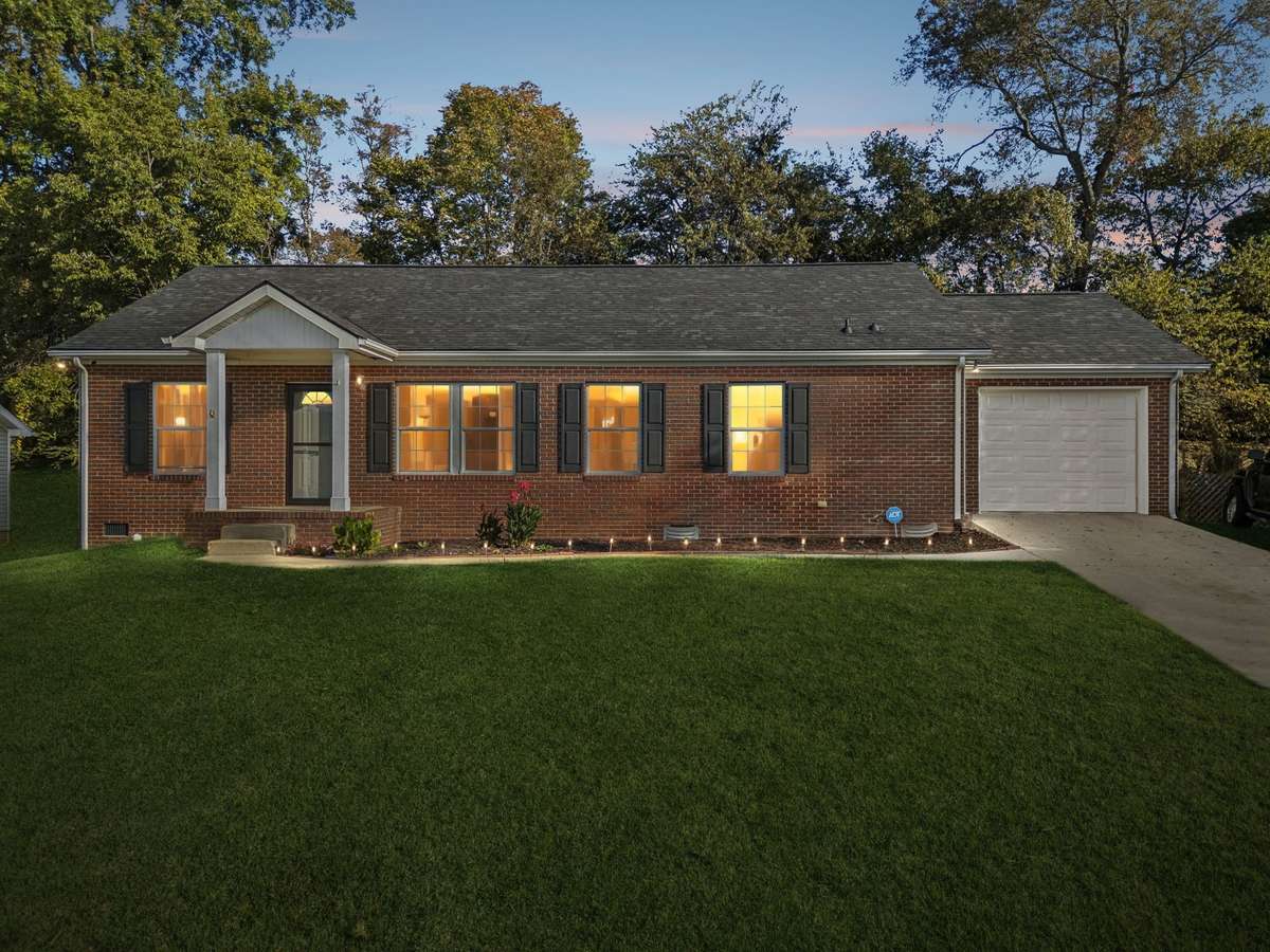Convenient neighborhood close to Columbia State University. This home features 3 bedrooms, 2 baths with a spacious 1 car garage.