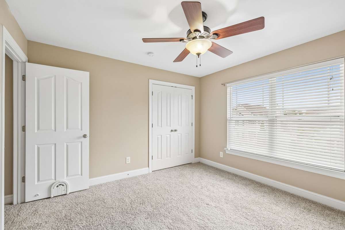 Bedroom with lots of light and large closet