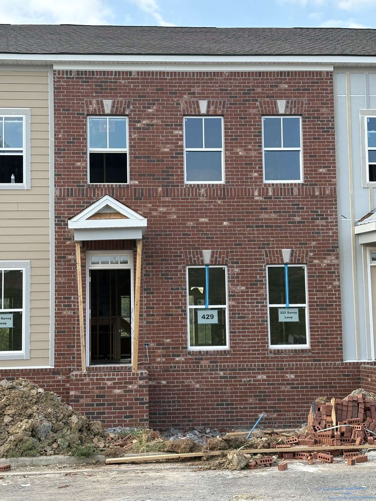 Actual exterior front.  All interior media are of a previously Highland and may show colors and options not available in this home.  Color selections made by our interior designer are in the shown in the documentsv tab