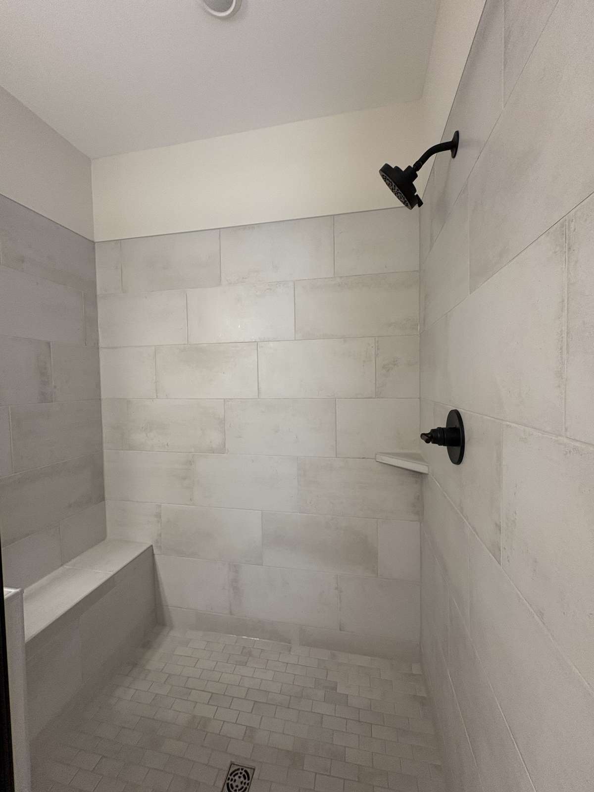 Gorgeous tiled shower with bench