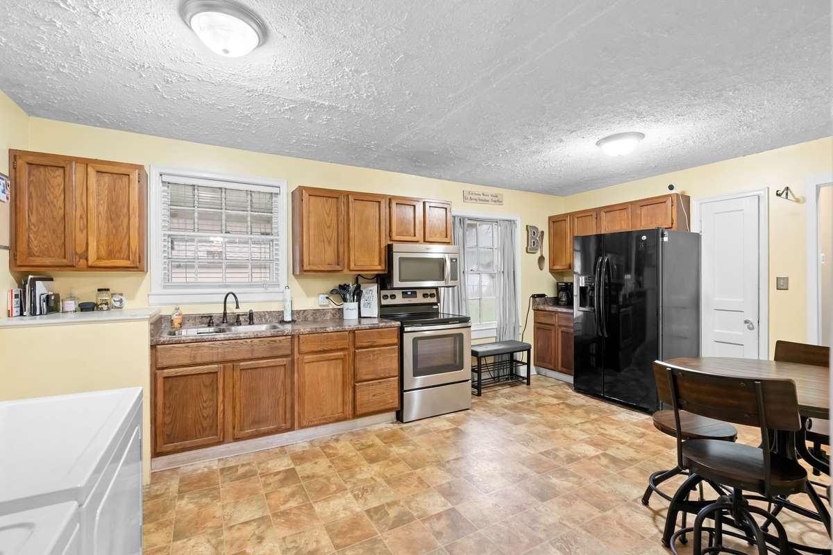 Plenty of space for casual dining and meal prep!