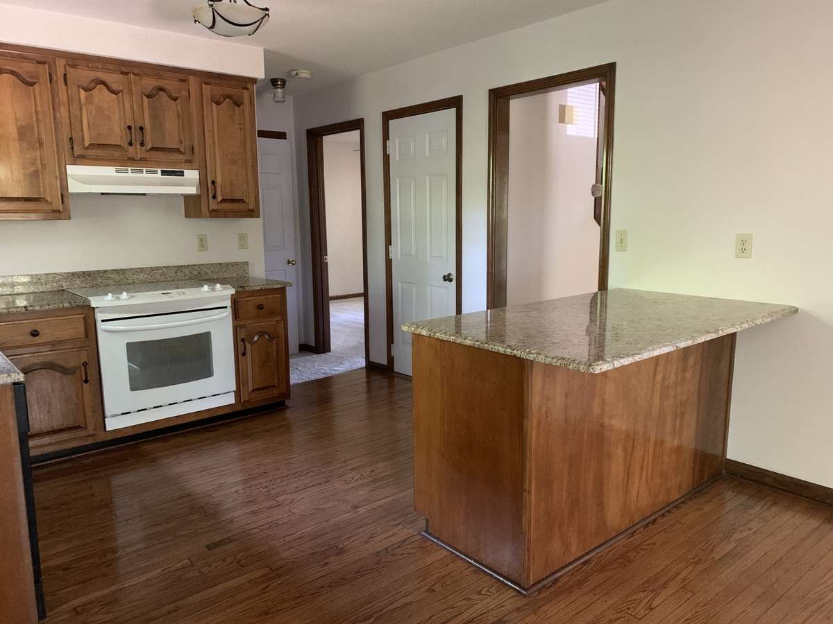 Kitchen with Island/Bar