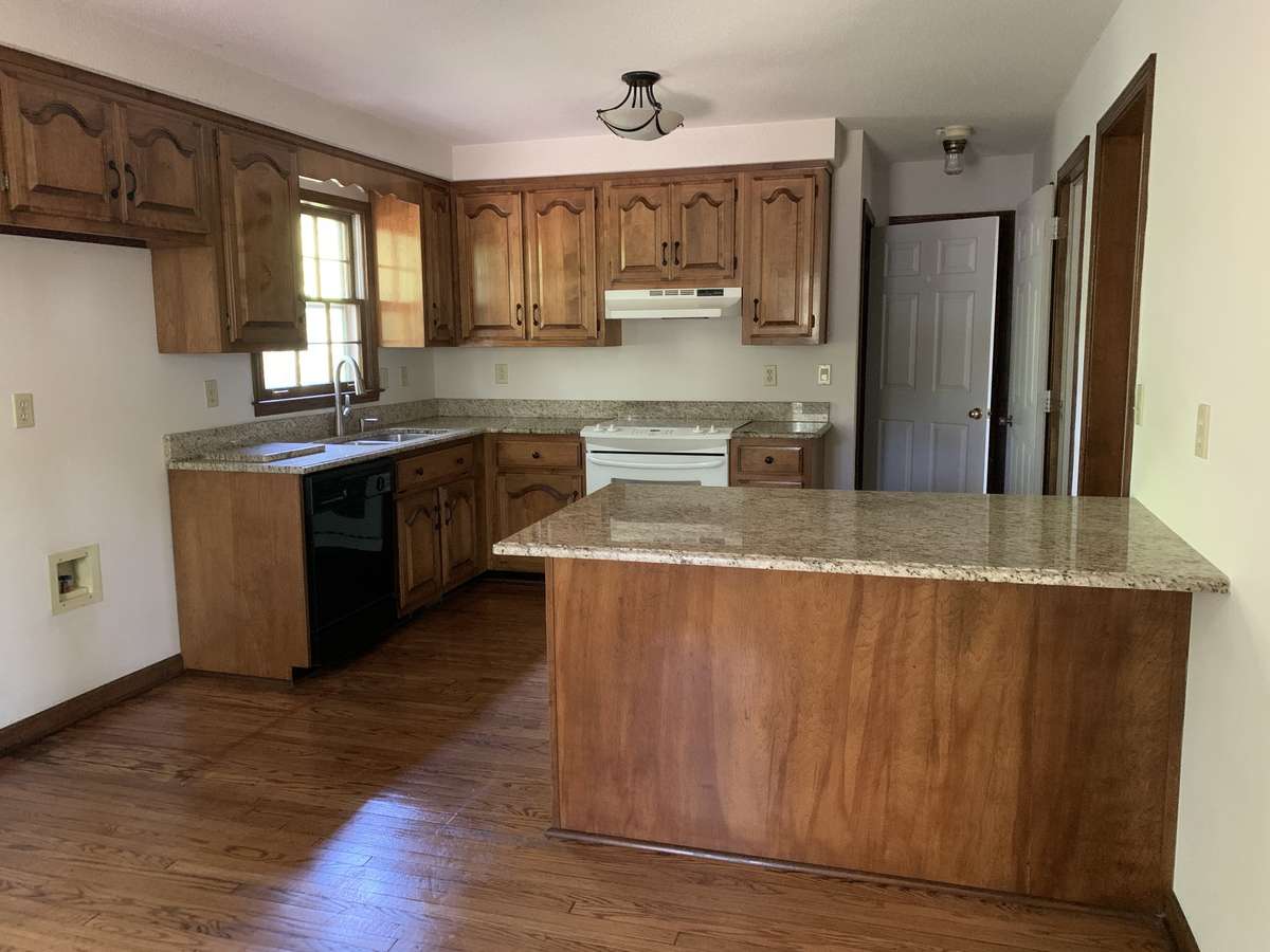 Kitchen with Island/Bar