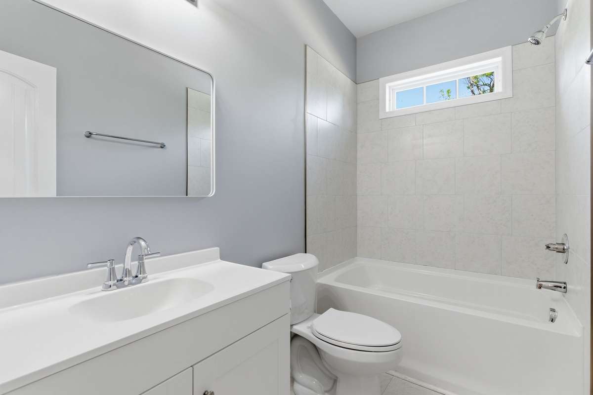 Split Floor Plan, This Full bath is Shared between 2 Bedrooms