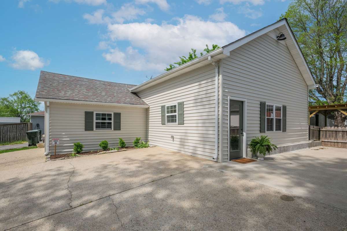 Excellent Parking and Easy Entry Cottage with Attached Garage