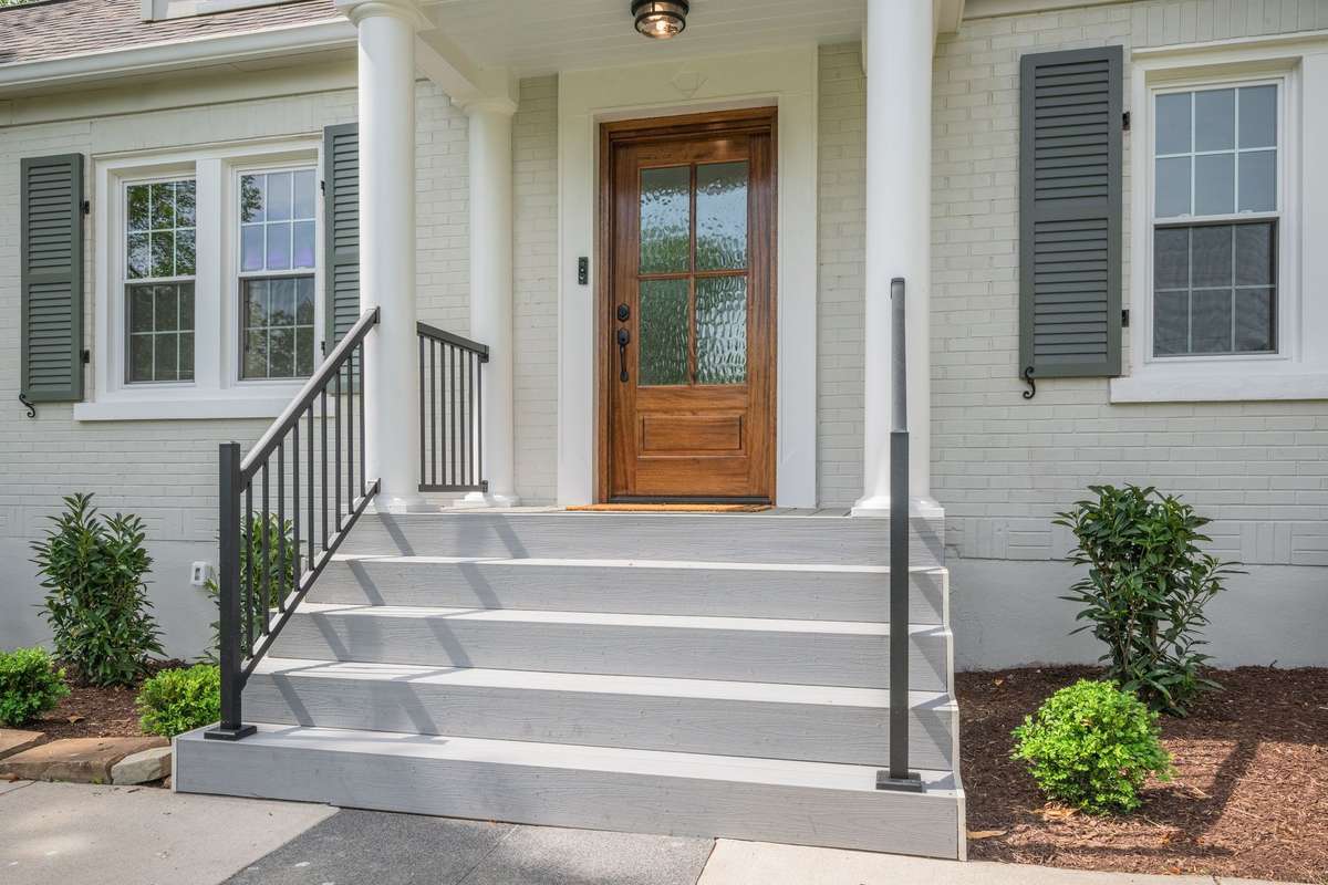 ***What's not the love ! Its a perfect 10 *Oh the Columns *The Handrails *My Favorite Door ***