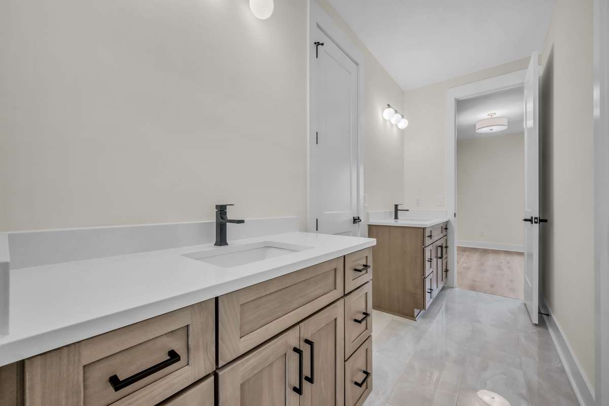 Jack/Jill bathroom upstairs.