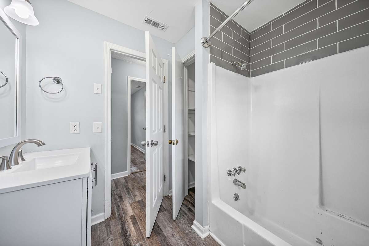 Enjoy a shower / tub combo in the bathroom.