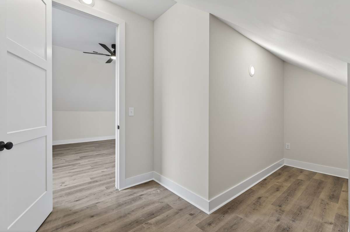 4th Bedroom walk in closet