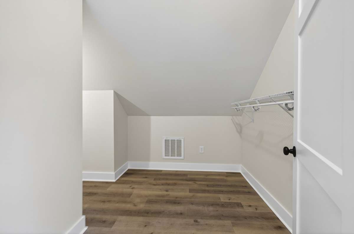 4th Bedroom walk in closet