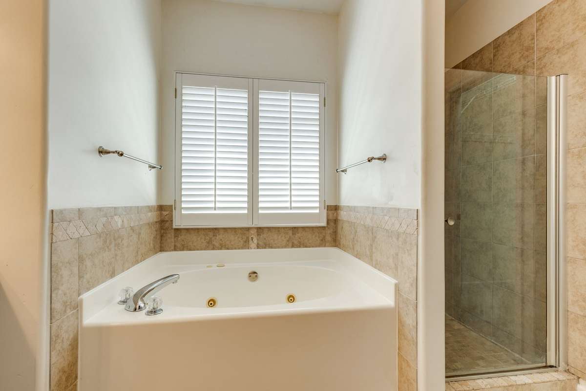 Jetted Tub - Plantation Wide Slat Blinds - Tiled Shower