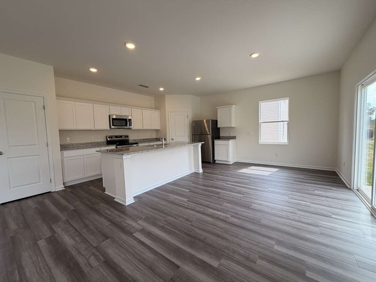 Kitchen & dining space