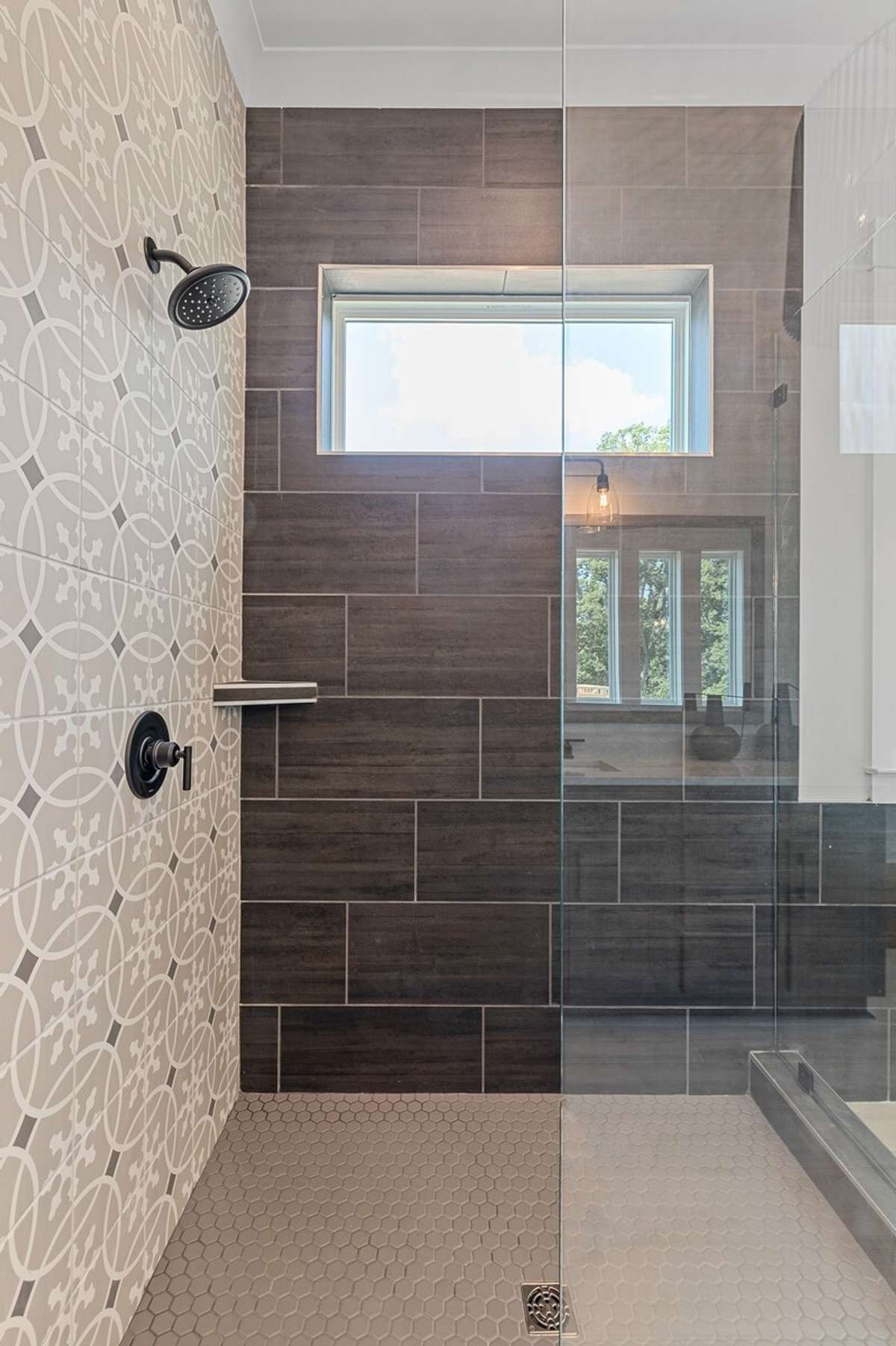 Build the Ballentine plan! Home has not started construction yet and waiting for you to build it! Pick your plan & options & designer finishes!