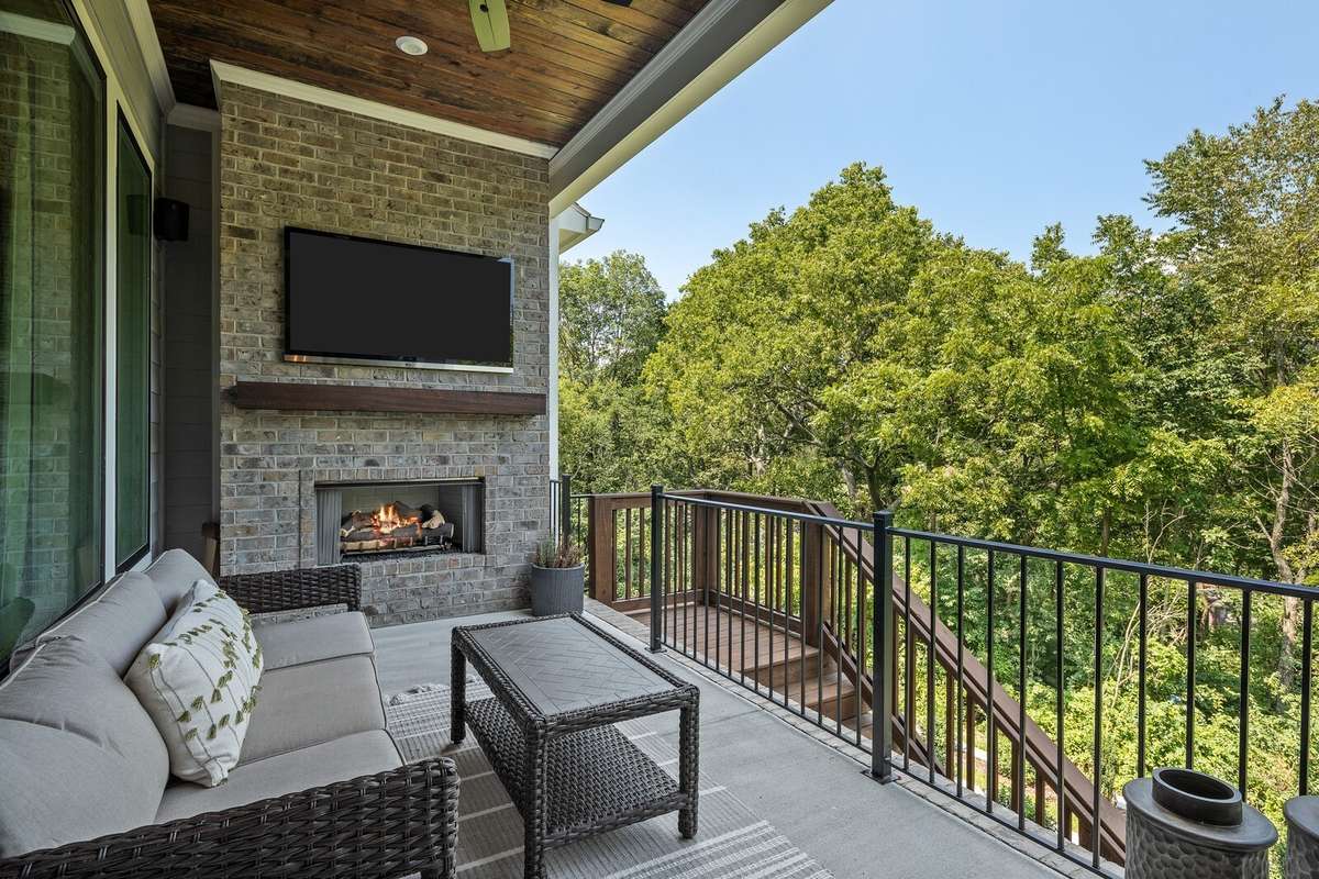 Build the Ballentine plan! Home has not started construction yet and waiting for you to build it! Pick your plan & options & designer finishes!