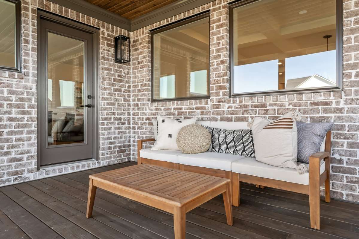 Build the Ballentine plan! Home has not started construction yet and waiting for you to build it! Pick your plan & options & designer finishes!