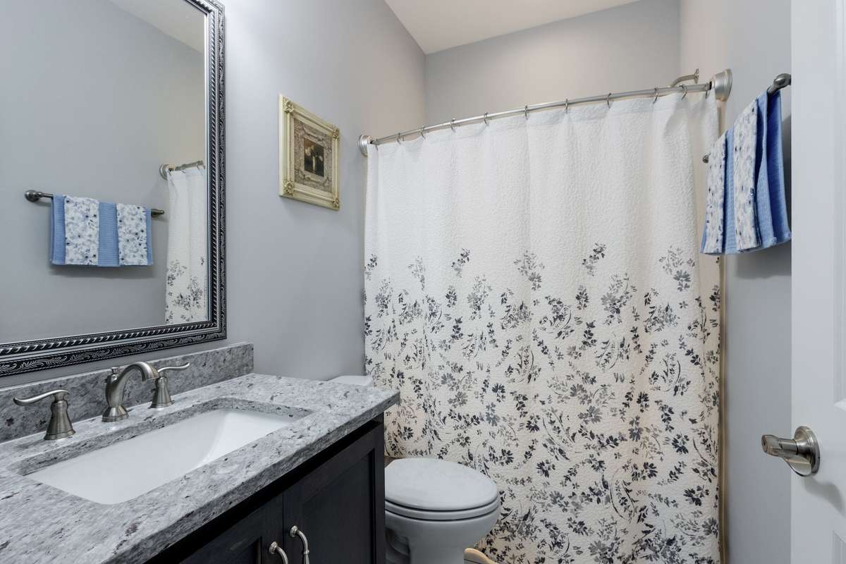 Downstairs bathroom with granite counters!