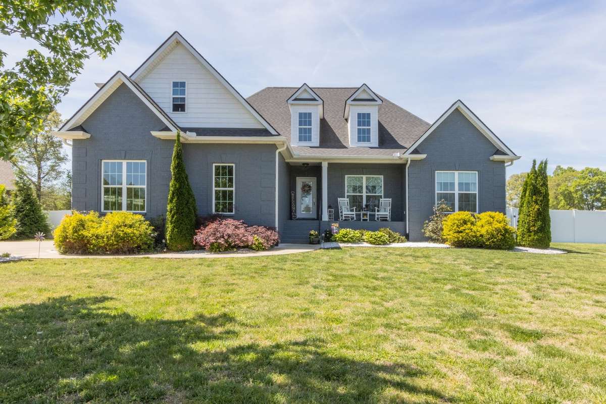 Welcome home to 366 Lexington Circle