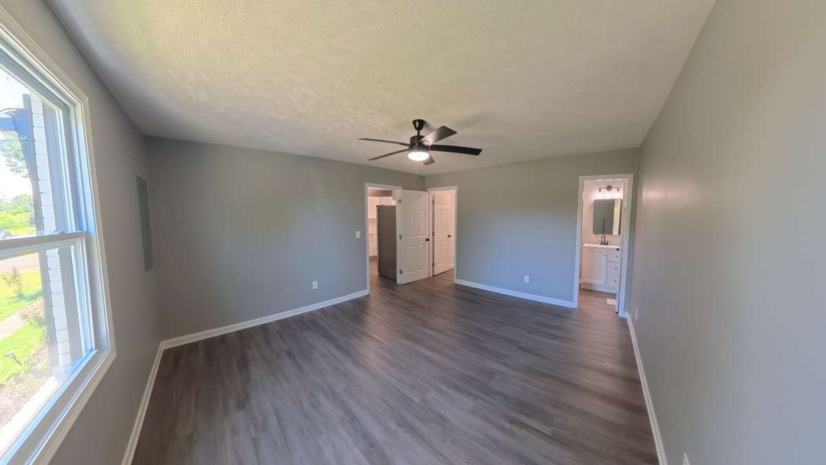 4th Bedroom with walk in closet and full bathoom