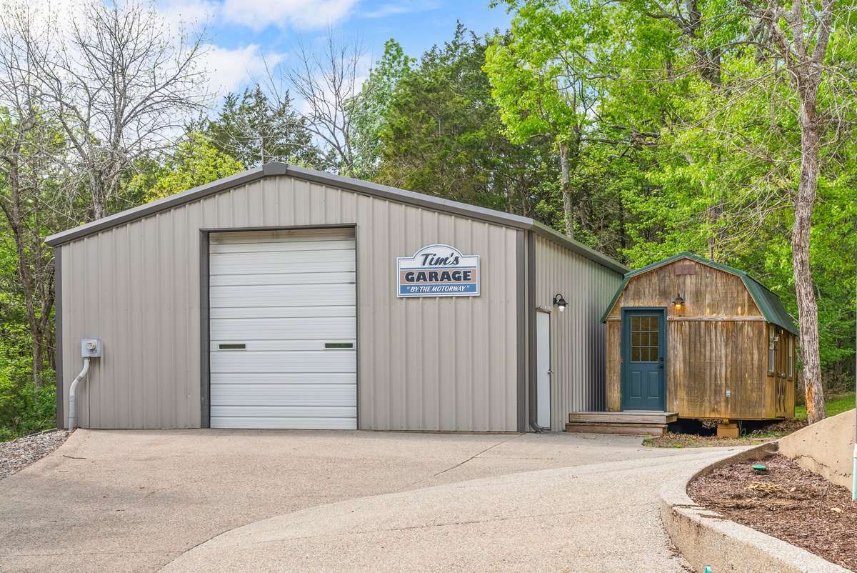 Tim's Garage!!! 40X60