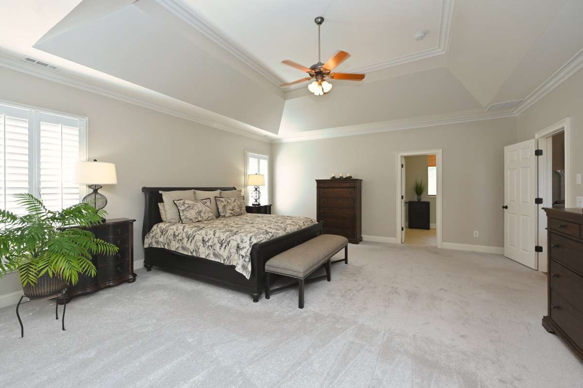 Neutral walls & Carpet in Excellent condition