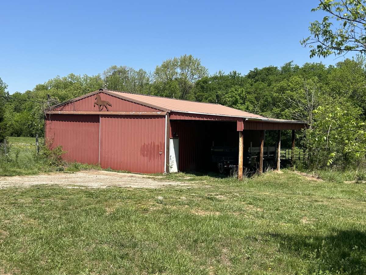 30 x 50 workshop with partial concrete flooring and electricity