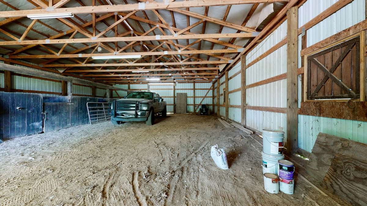 4-stall horse barn 30 x 50