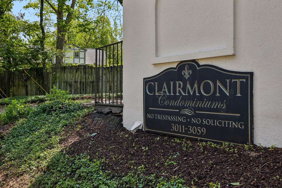 The Clairmont development is conveniently located in Green Hills on Woodmont.  Easy access to downtown Nashville.
