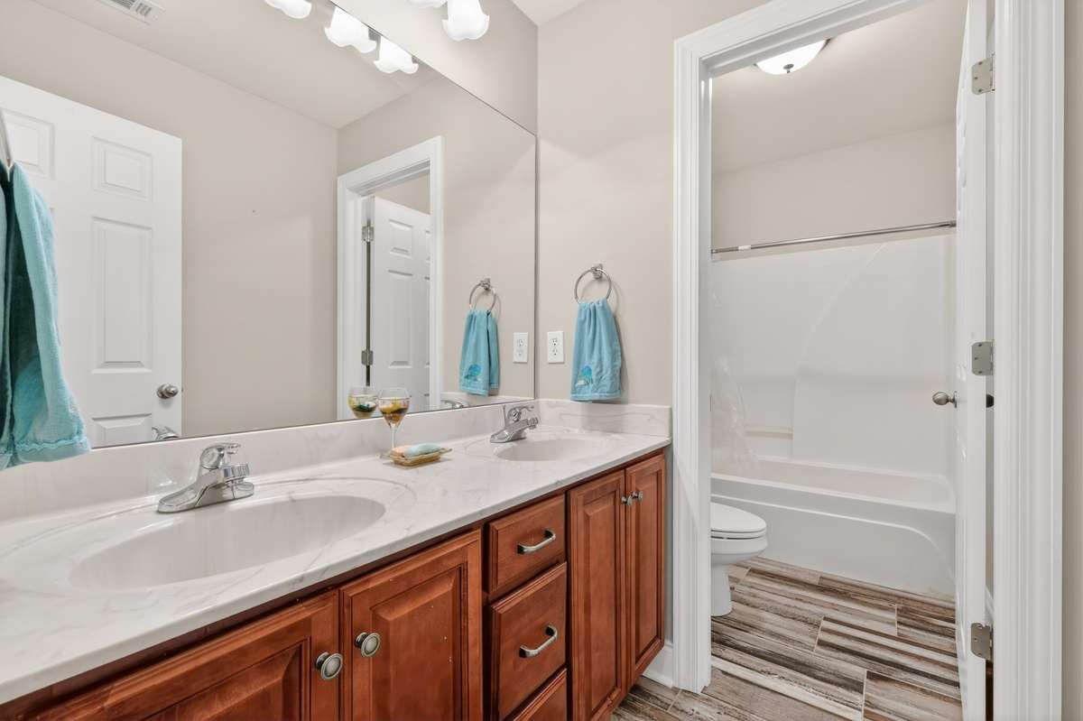 2nd Bathroom Upstairs