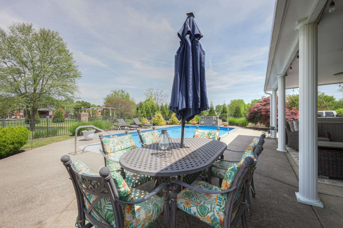 Great Entertaining Area