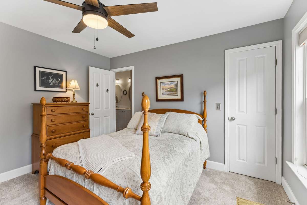 New high quality carpet in both bedrooms and new ceiling fans as well.