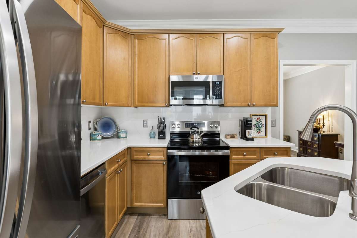New upgraded quartz counters, sink, and faucet.