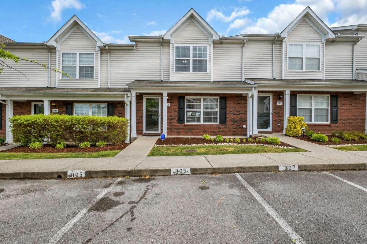 305 Doe Ridge is in a beautifully maintained neighborhood with two assigned parking spots and plenty of guest parking.